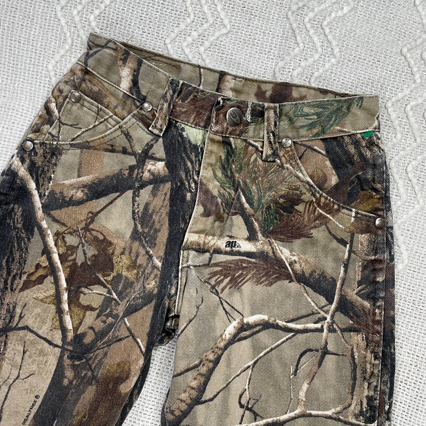 Vintage Y2K Wrangler Camo Pants - Youth Size 8